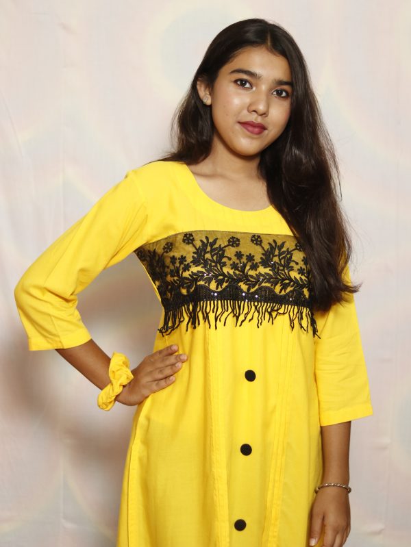 Solid C Cut Kurti with free Scrunchies – Nurjahan's